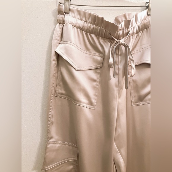 Banana Republic Satin Cargo Jogger Medium Gold Beige NWOT 27’inseam High Rise - Picture 4 of 11